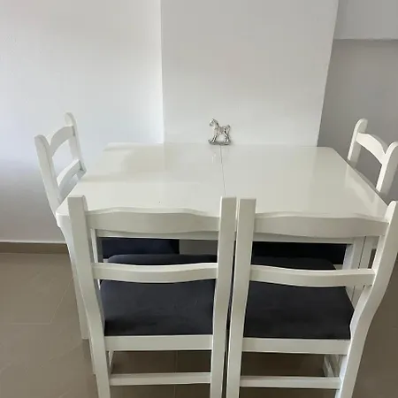 Apartman Henri 1 *