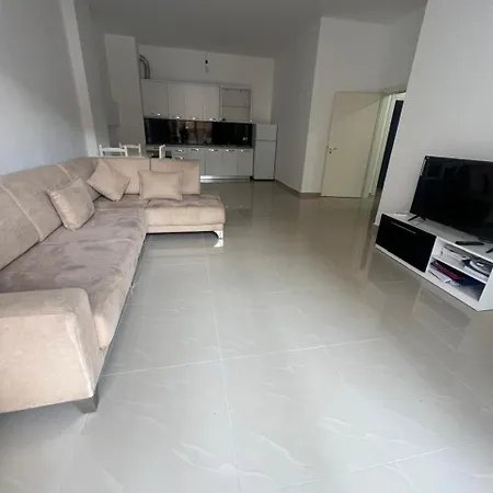 Henri 1 Apartman *