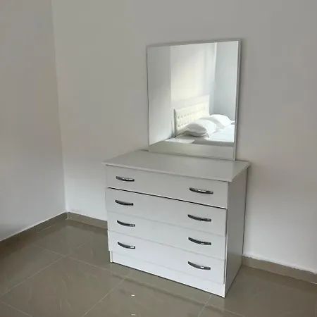 Apartman Henri 1 *
